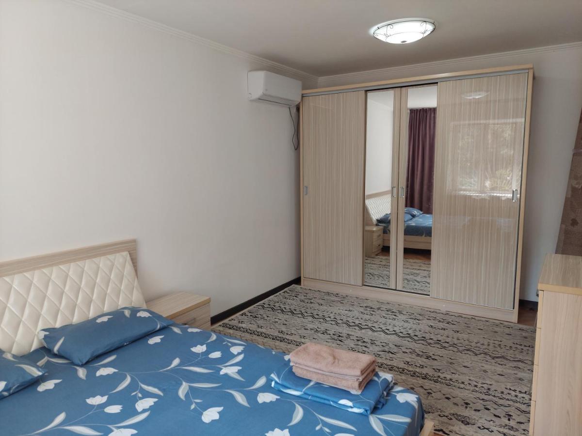 Apartment On Toktogula Бишкек Экстерьер фото